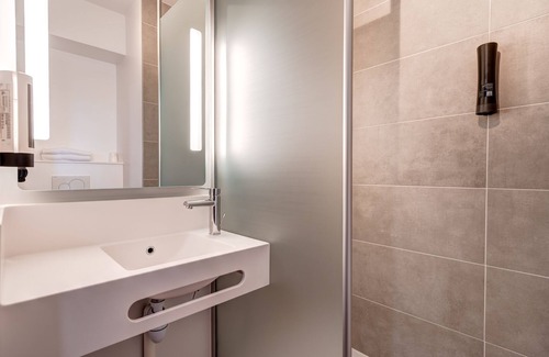 Le Port-Marly Hotel | Cozy B&B HOTEL Le Port- Marly with Breakfast & Accessibility