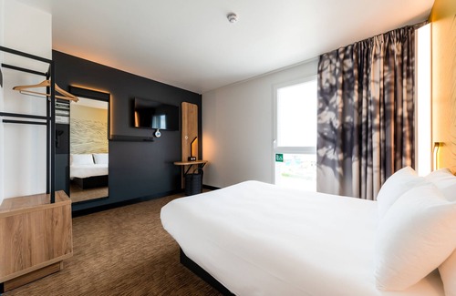 Le Port-Marly Hotel | Cozy B&B HOTEL Le Port- Marly with Breakfast & Accessibility