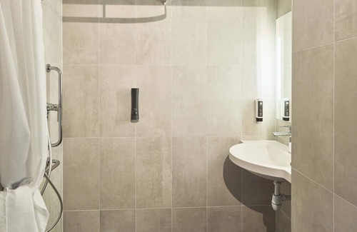 Le Port-Marly Hotel | Cozy B&B HOTEL Le Port- Marly with Breakfast & Accessibility