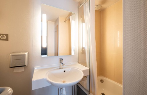 Seclin Hotel | Discover B&B HOTEL Lille Seclin Unexpo: Family-Friendly Comfort