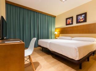 Viana Hotel | Pet-Friendly B&B HOTEL Logroño Las Cañas with Great Reviews