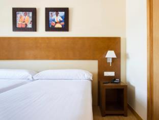 Viana Hotel | Pet-Friendly B&B HOTEL Logroño Las Cañas with Great Reviews