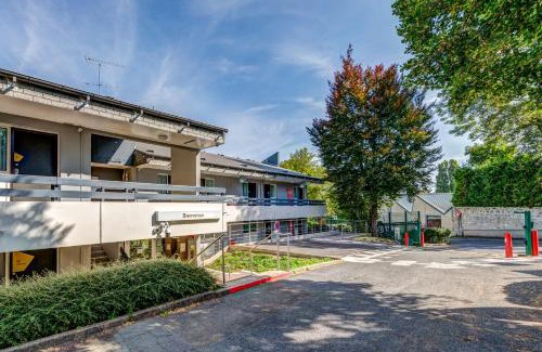 Louveciennes Hotel | Pet-Friendly Retreat at B&B HOTEL Louveciennes