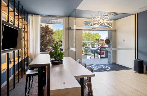 Suroeste Hotel | Pet-Friendly B&B HOTEL Madrid Alcorcón with High Rating