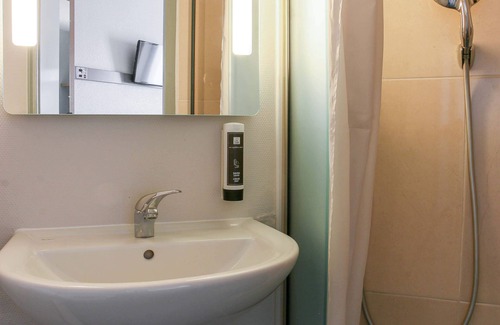 Saint-Henri Hotel | Eco-Friendly B&B HOTEL Marseille Estaque with Family Amenities