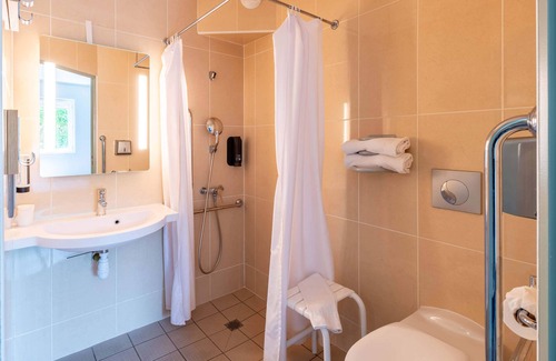 Les Tourrettes Hotel | Discover B&B HOTEL Montélimar Nord with Family-Friendly Amenities
