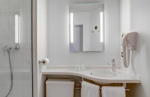 Montlucon Hotel | Comfortable Stay at B&B HOTEL Montluçon Centre