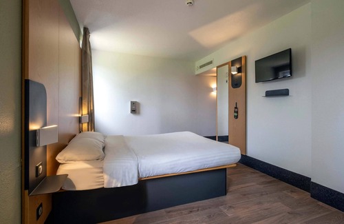 North district Hotel | Discover B&B HOTEL Niort Marais Poitevin - Guest Rated 8.6/10