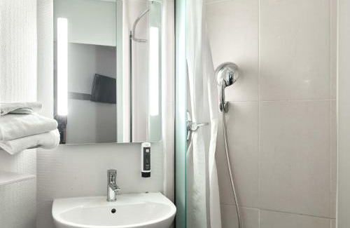 Noisy-le-Grand Hotel | Pet-Friendly B&B HOTEL Noisy-le-Grand for Family Getaways