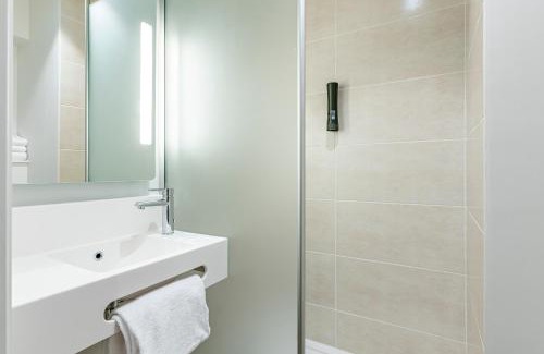 Ivry-port Hotel | Pet-Friendly B&B HOTEL Paris Ivry Quai de Seine Awaits