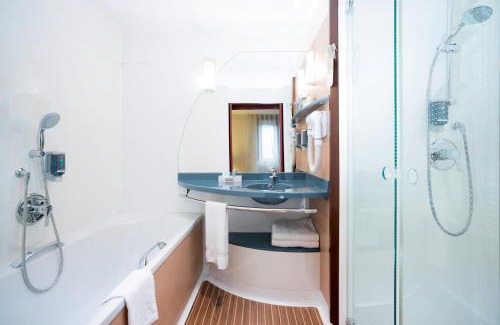 10th Arrondissement Enclos-St-Laurent Hotel | Comfortable Stay at B&B HOTEL Paris Nord 18ème