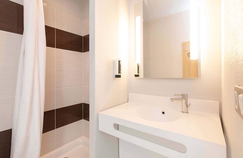 Pau Nord Hotel | Discover B&B HOTEL PAU Zénith: Top-Rated with Spa Access