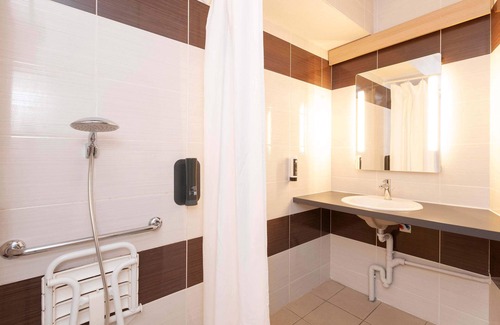 Pau Nord Hotel | Discover B&B HOTEL PAU Zénith: Top-Rated with Spa Access