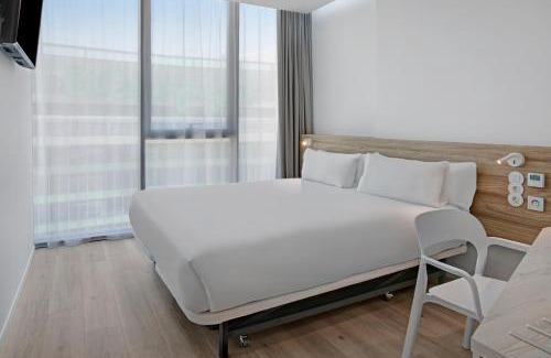 Vila Nova de Gaia Hotel | Comfortable B&B HOTEL Porto Gaia: Pet-Friendly Retreat