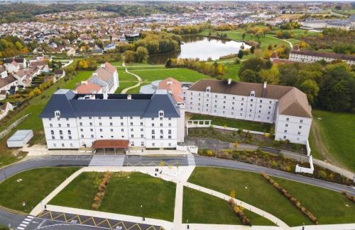 Magny-le-Hongre Hotel | Discover B&B HOTEL Near Disneyland Paris with Pet-Friendly Amenities