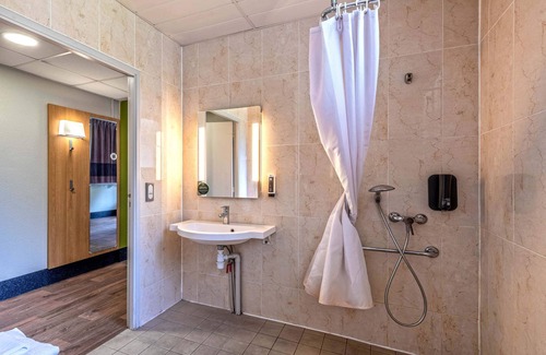 Quimper Hotel | Welcoming B&B HOTEL Quimper Sud: Family-Friendly Escape