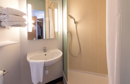 Cesson-Sevigne Hotel | Experience B&B HOTEL Rennes Est: Family-Friendly & Rated 8.8