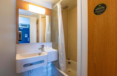 Villars Hotel | Comfortable B&B HOTEL Saint-Etienne La Terrasse with Breakfast
