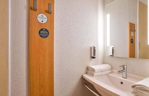 Saint-Witz Hotel | Comfortable B&B HOTEL Saint-Witz with Family-Friendly Perks