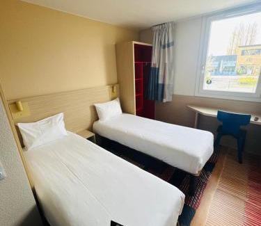 Saint-Witz Hotel | Pet-Friendly B&B HOTEL Saint-Witz Roissy with Ocean View