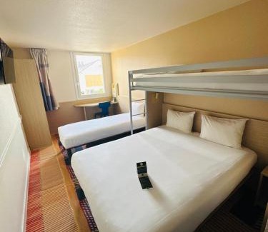 Saint-Witz Hotel | Pet-Friendly B&B HOTEL Saint-Witz Roissy with Ocean View