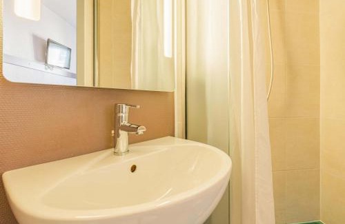 Ostwald Hotel | Pet-Friendly B&B HOTEL Strasbourg Sud Ostwald for Families