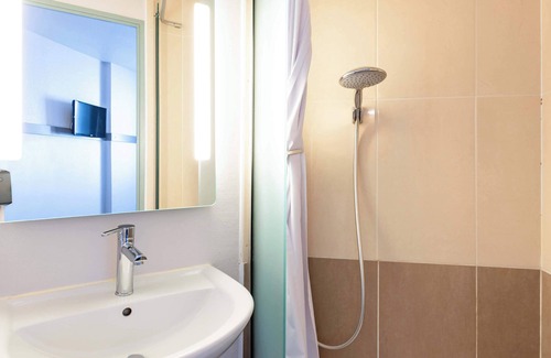 Valence Hotel | Cozy B&B HOTEL Valence Sud with Spa & Breakfast Included