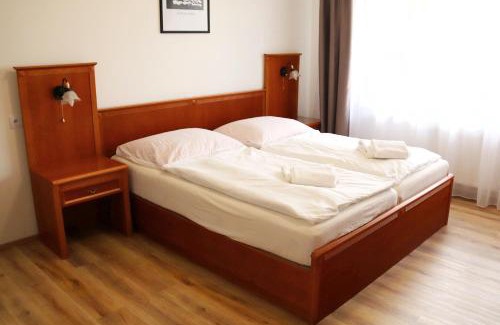 Marianske Lazne Bed & Breakfast | Pet-Friendly B&B Hotel Volčík - Family Welcoming Retreat