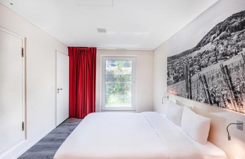 Ruemlang Hotel | Discover B&B HOTEL Zürich Airport: Pet-Friendly Comfort