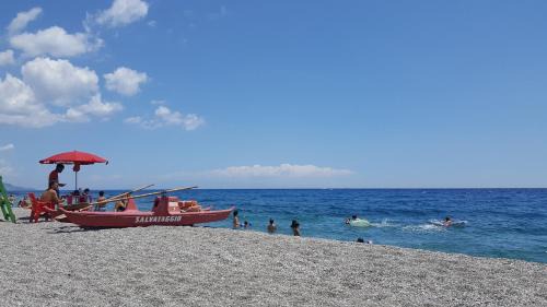 Riposto Bed & Breakfast | Oceanfront B&B I Mastrazzi with High Guest Ratings