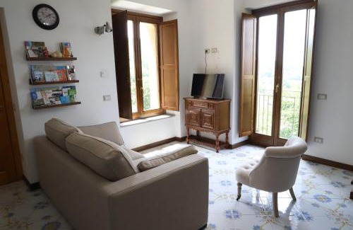 Laureana Cilento Bed & Breakfast | Enchanting B&B Il Borgo Incantato: Rated 9/10 & Family-Friendly