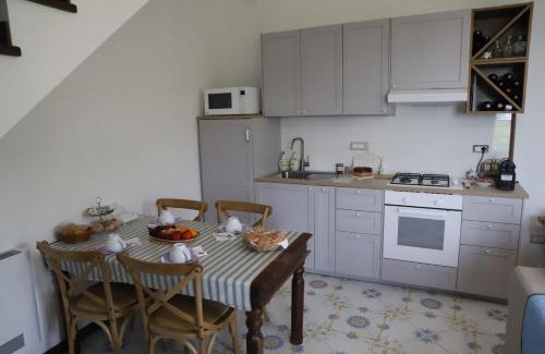 Laureana Cilento Bed & Breakfast | Enchanting B&B Il Borgo Incantato: Rated 9/10 & Family-Friendly