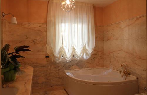 Vico del Gargano Bed & Breakfast | Charming B&B il Castello: Rated 9.1 with Hot Tub Access