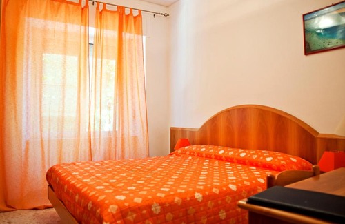 Serra San Quirico Bed & Breakfast | Discover B&B Il Colle: Pet-Friendly Retreat with Hot Tub