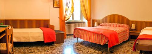 Serra San Quirico Bed & Breakfast | Discover B&B Il Colle: Pet-Friendly Retreat with Hot Tub