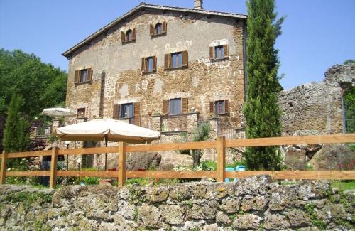 Vejano Bed & Breakfast | Discover B&B IL Giardino del Borgo: Pet-Friendly Escape