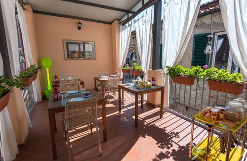 Pistoia Bed & Breakfast | Charming B&B Il Grifone: Pet-Friendly with Delicious Breakfast