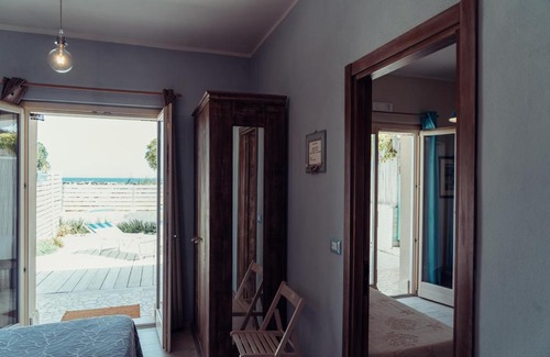 Ortona Bed & Breakfast | Oceanfront Bliss at B&B Il Mare In Una Stanza - 10/10 Rating