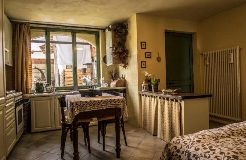 Moncrivello Apartment | Comfortable B&B Il Mirtillo: Pet-Friendly & Family-Oriented
