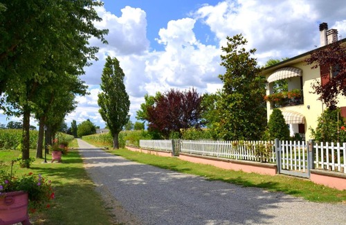 Busseto Bed & Breakfast | Top-Rated B&B Il Pavone: Pet-Friendly & Accessible Stays