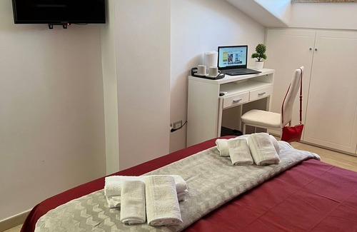 Pompei Bed & Breakfast | Top-Rated B&B IL Tempio Di Giove Pompei with Dining & More
