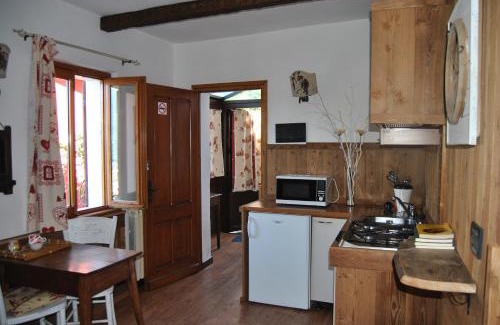 Saint-Vincent Bed & Breakfast | Cozy B&B Il Torchio with Ocean View and Pet Friendly Vibes