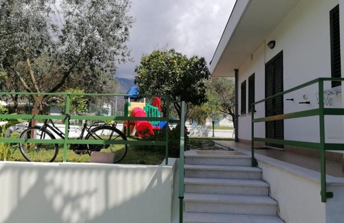 Gianola Bed & Breakfast | Beachfront B&B Il Tulipano: Family-Friendly with Ocean Views