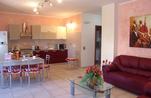Rogliano Bed & Breakfast | Top-Rated B&B Il Tulipano with Ocean Views in Calabria