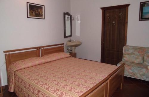 Capoterra Bed & Breakfast | Cozy B&B Il Vigneto: Pet-Friendly Stay with Kitchen Access