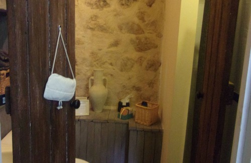 La Foret-sur-Sevre Bed & Breakfast | Inviting B&B in a Fortified Farm with Pool & Breakfast