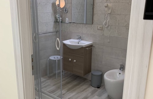 Crotone Bed & Breakfast | Cozy B&B In Centro with Breakfast & Family-Friendly Amenities
