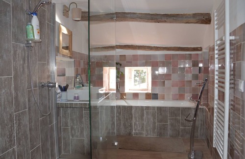 Monieux House | B & B in Hamlet house between the Ventoux and the plain
