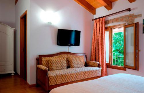 Lumignano Bed & Breakfast | Outstanding B&B in Valle with Hot Tub & Breakfast Included
