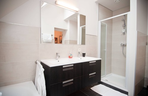 Kristus-Koning Bed & Breakfast | Cozy B&B InnBrugas: Family-Friendly with Spa & Dining